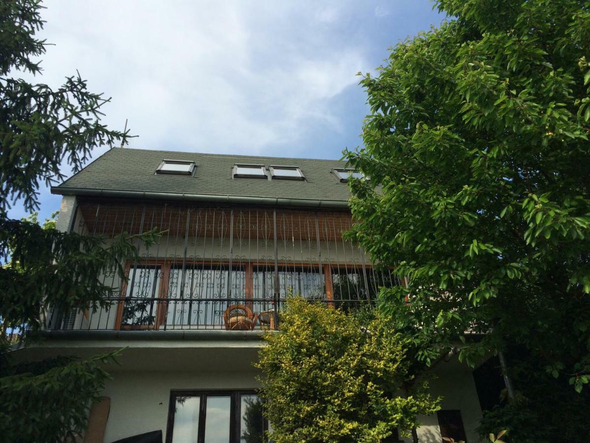 Holiday House Cervena Veza Πιεστάνυ Εξωτερικό φωτογραφία
